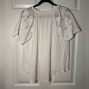 Elegant White Floral Women's Top
Lucky Brand Size Small